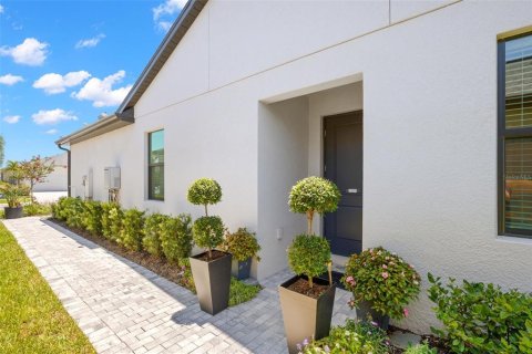 House in Apollo Beach, Florida 3 bedrooms, 167.69 sq.m. № 2223643 - photo 5