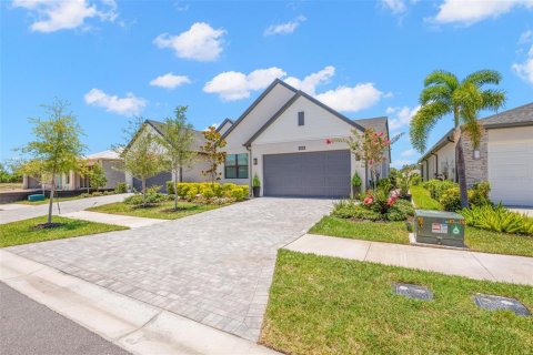 House in Apollo Beach, Florida 3 bedrooms, 167.69 sq.m. № 2223643 - photo 3