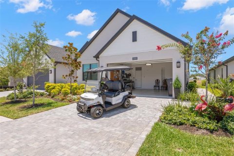 House in Apollo Beach, Florida 3 bedrooms, 167.69 sq.m. № 2223643 - photo 4