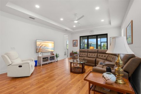 House in Apollo Beach, Florida 3 bedrooms, 167.69 sq.m. № 2223643 - photo 6