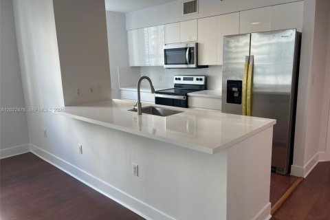Condo in Miami, Florida, 3 bedrooms № 2252625
