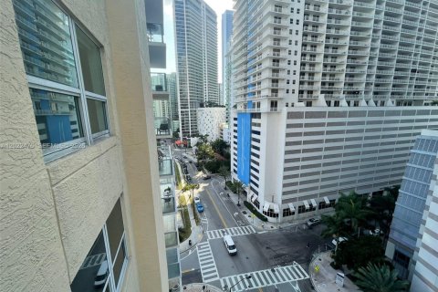Condo in Miami, Florida, 3 bedrooms № 2252625 - photo 13