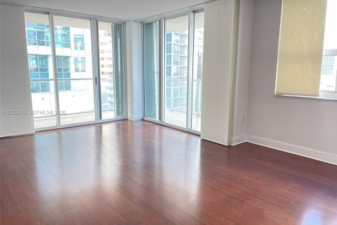 Condo in Miami, Florida, 3 bedrooms № 2252625 - photo 3