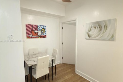 Appartement à louer à Miami Beach, Floride: 2 chambres, 69.68 m2 № 1946469 - photo 3