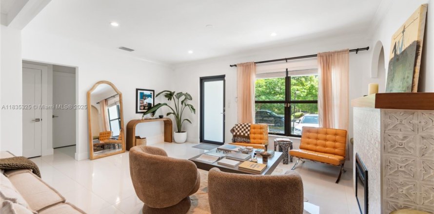 Casa en Miami, Florida 4 dormitorios, 178.47 m2 № 1818266