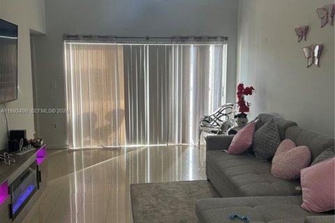 Condo à Hialeah, Floride, 2 chambres  № 2057274