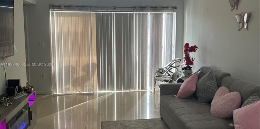 Condo à Hialeah, Floride, 2 chambres  № 2057274