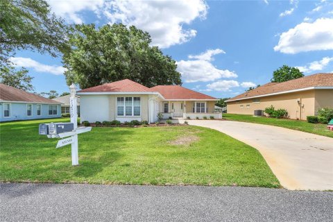 House in Ocala, Florida 2 bedrooms, 142.42 sq.m. № 2347532