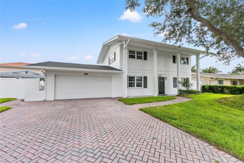 Villa ou maison à louer à Saint Petersburg, Floride: 3 chambres, 243.13 m2 № 2408448 - photo 3