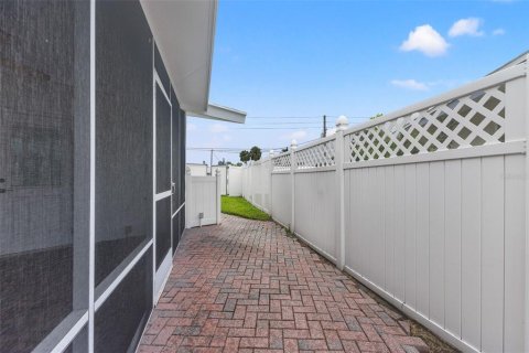 Villa ou maison à louer à Saint Petersburg, Floride: 3 chambres, 243.13 m2 № 2408448 - photo 17