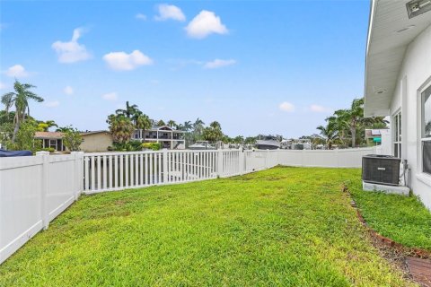 Villa ou maison à louer à Saint Petersburg, Floride: 3 chambres, 243.13 m2 № 2408448 - photo 15