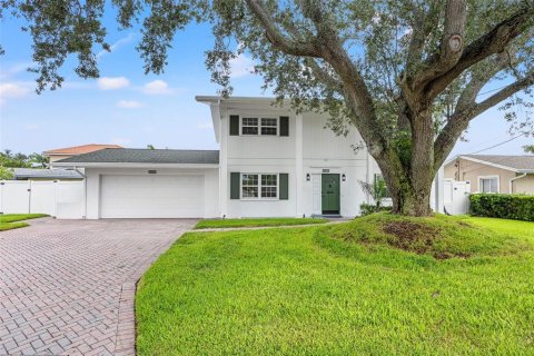 Villa ou maison à louer à Saint Petersburg, Floride: 3 chambres, 243.13 m2 № 2408448 - photo 2