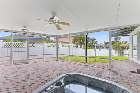 Villa ou maison à louer à Saint Petersburg, Floride: 3 chambres, 243.13 m2 № 2408448 - photo 19