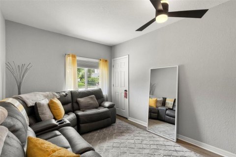 House in Saint Petersburg, Florida 4 bedrooms, 166.67 sq.m. № 2138162 - photo 18
