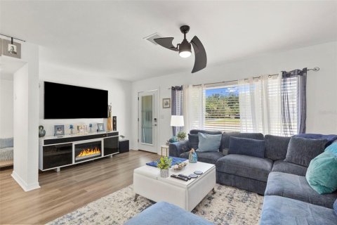 House in Saint Petersburg, Florida 4 bedrooms, 166.67 sq.m. № 2138162 - photo 4