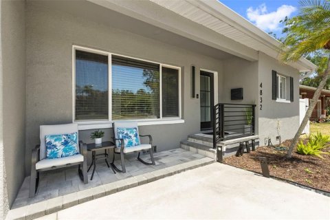 Casa en Saint Petersburg, Florida 4 dormitorios, 166.67 m2 № 2138162