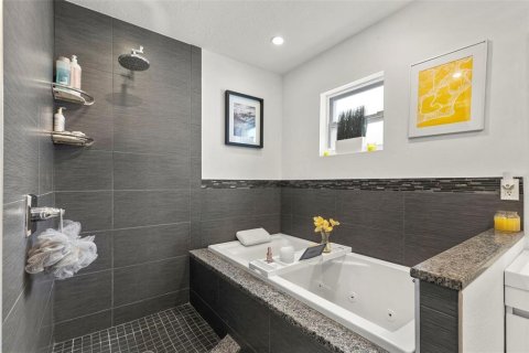 House in Saint Petersburg, Florida 4 bedrooms, 166.67 sq.m. № 2138162 - photo 20