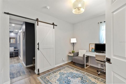 House in Saint Petersburg, Florida 4 bedrooms, 166.67 sq.m. № 2138162 - photo 24