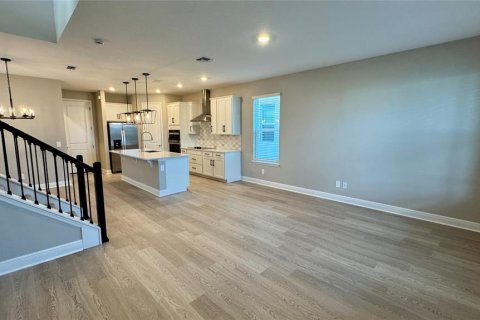 House in Winter Garden, Florida 4 bedrooms, 165.18 sq.m. № 1913649 - photo 4