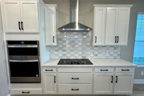 House in Winter Garden, Florida 4 bedrooms, 165.18 sq.m. № 1913649 - photo 13