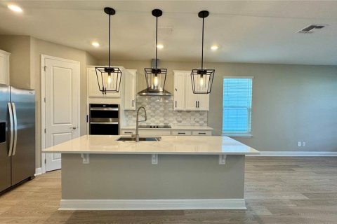 House in Winter Garden, Florida 4 bedrooms, 165.18 sq.m. № 1913649 - photo 5
