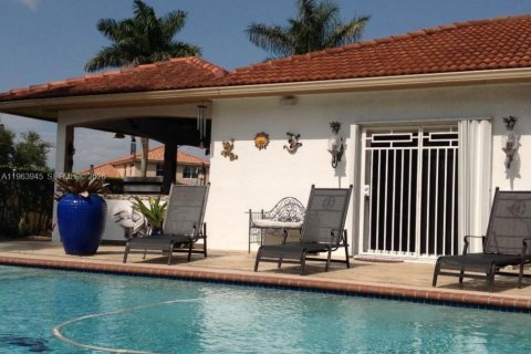 Снять в аренду виллу или дом в Майами, Флорида 3 спальни, 134.06м2, № 2025518 - фото 4