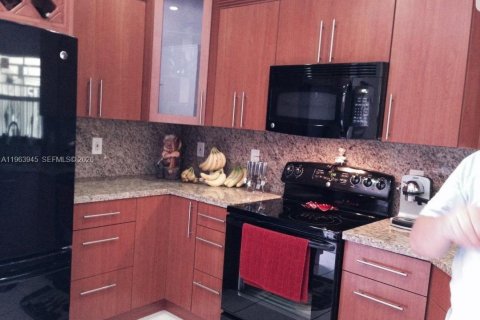 Снять в аренду виллу или дом в Майами, Флорида 3 спальни, 134.06м2, № 2025518 - фото 3