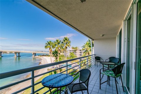 Снять в аренду кондоминиум в Сент-Питерсберг, Флорида 1 комната, 100.33м2, № 1245674 - фото 22