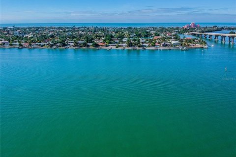 Снять в аренду кондоминиум в Сент-Питерсберг, Флорида 1 комната, 100.33м2, № 1245674 - фото 23