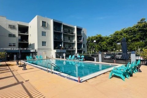 Condo in Miami, Florida, 1 bedroom  № 1953691 - photo 2