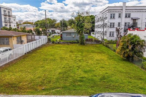 Commercial property in Miami, Florida № 1939909 - photo 9