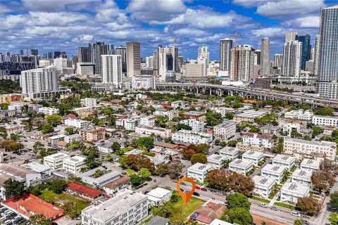 Commercial property in Miami, Florida № 1939909 - photo 2