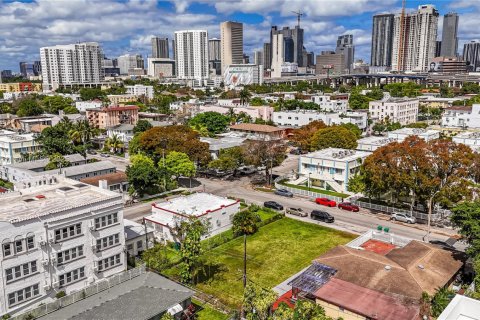 Commercial property in Miami, Florida № 1939909 - photo 11