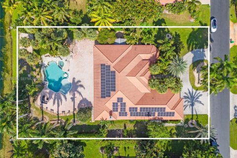House in Davie, Florida 7 bedrooms, 438.31 sq.m. № 2043088 - photo 2