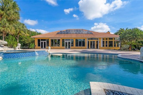 House in Davie, Florida 7 bedrooms, 438.31 sq.m. № 2043088 - photo 7