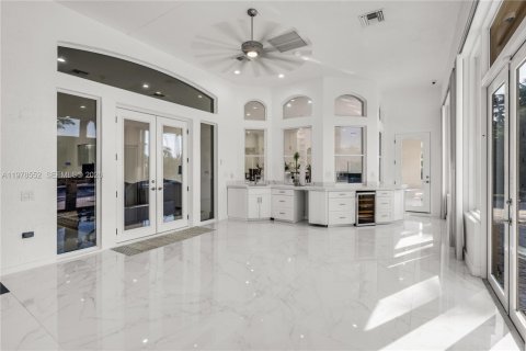 House in Davie, Florida 7 bedrooms, 438.31 sq.m. № 2043088 - photo 26