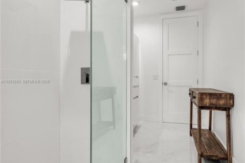 House in Davie, Florida 7 bedrooms, 438.31 sq.m. № 2043088 - photo 28