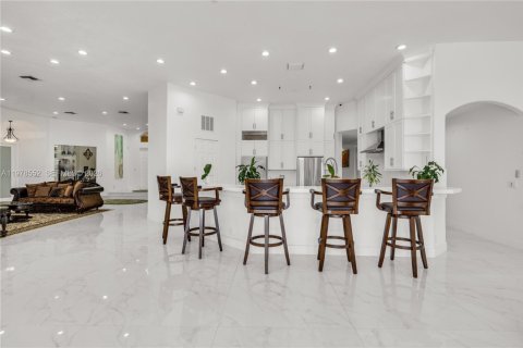House in Davie, Florida 7 bedrooms, 438.31 sq.m. № 2043088 - photo 17