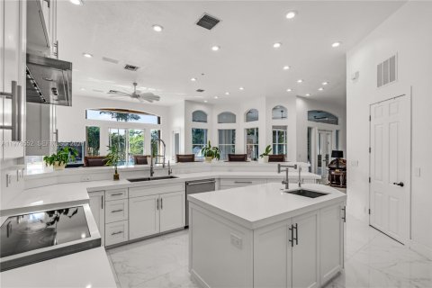 House in Davie, Florida 7 bedrooms, 438.31 sq.m. № 2043088 - photo 22