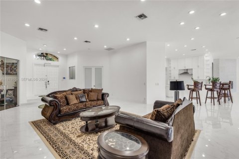 House in Davie, Florida 7 bedrooms, 438.31 sq.m. № 2043088 - photo 13