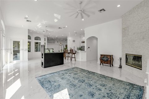 House in Davie, Florida 7 bedrooms, 438.31 sq.m. № 2043088 - photo 21