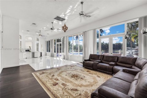 House in Davie, Florida 7 bedrooms, 438.31 sq.m. № 2043088 - photo 23