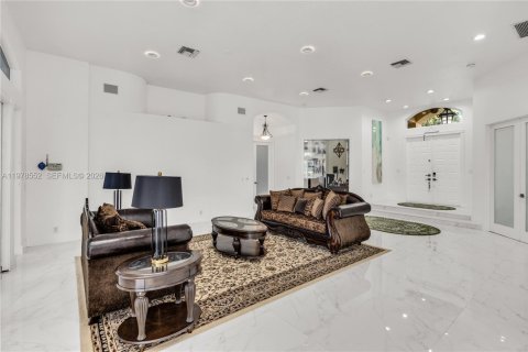 House in Davie, Florida 7 bedrooms, 438.31 sq.m. № 2043088 - photo 14