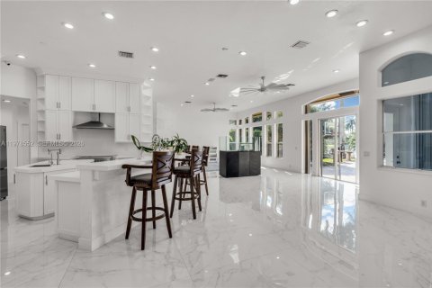House in Davie, Florida 7 bedrooms, 438.31 sq.m. № 2043088 - photo 15