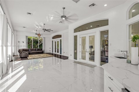 House in Davie, Florida 7 bedrooms, 438.31 sq.m. № 2043088 - photo 27