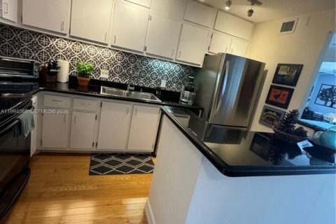 Condominio en venta en Miami, Florida, 1 dormitorio, 74.69 m2 № 2056332 - foto 10