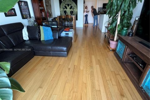 Condominio en venta en Miami, Florida, 1 dormitorio, 74.69 m2 № 2056332 - foto 3