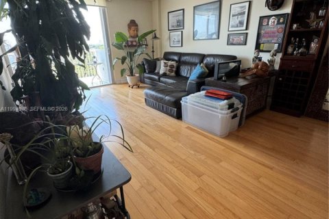 Condominio en venta en Miami, Florida, 1 dormitorio, 74.69 m2 № 2056332 - foto 4