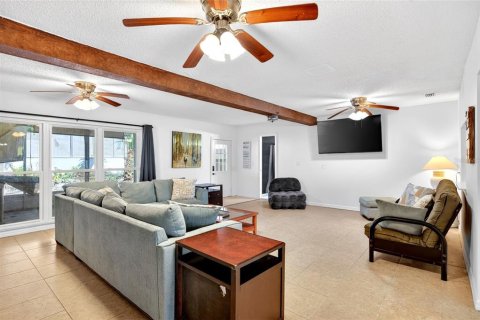 House in Hudson, Florida 4 bedrooms, 218.13 sq.m. № 2201272 - photo 19