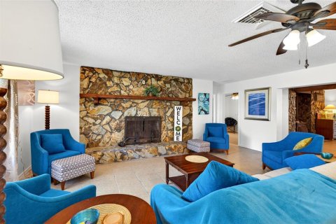 House in Hudson, Florida 4 bedrooms, 218.13 sq.m. № 2201272 - photo 6